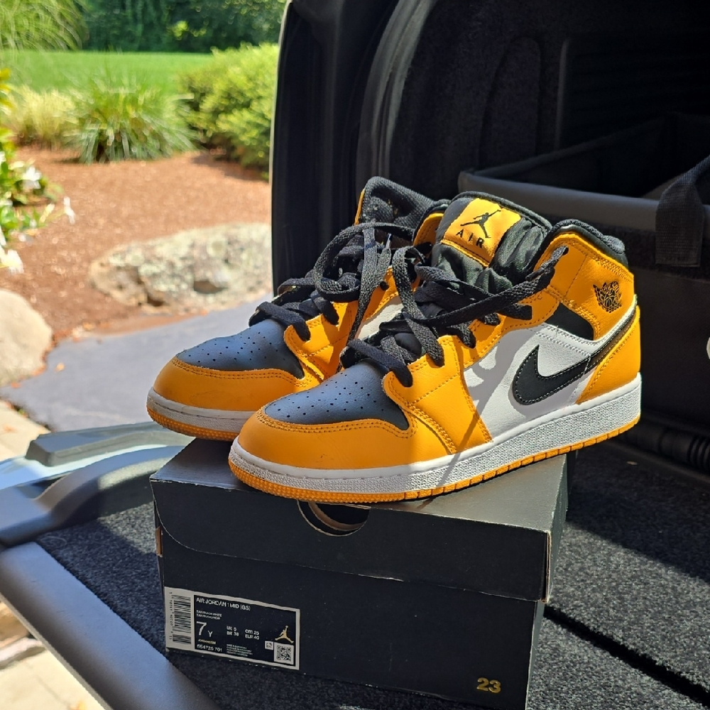 Nike Kids Sneakers - Black, White, Yellow